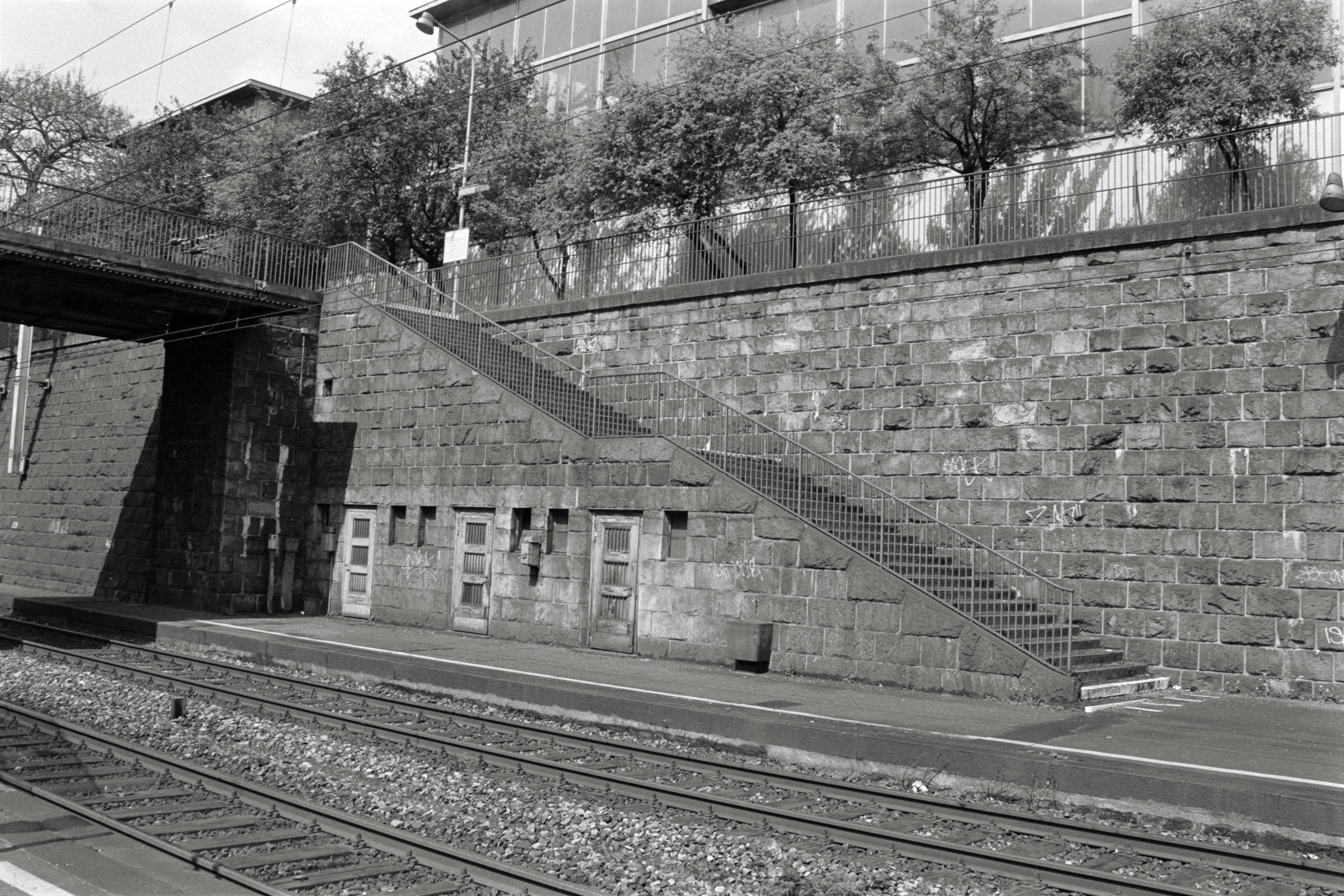 AHP F1992 04 002 sc250507 img28 NLP